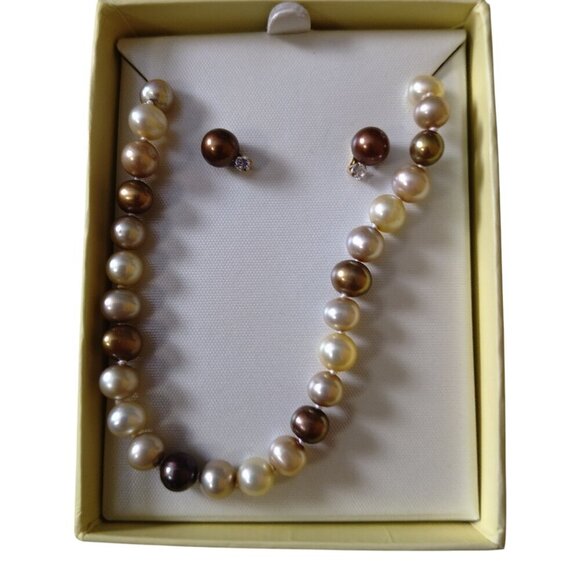 The Essential Pearl Beaded Necklace Earring Set Gift New In Box Classic - Picture 2 of 4